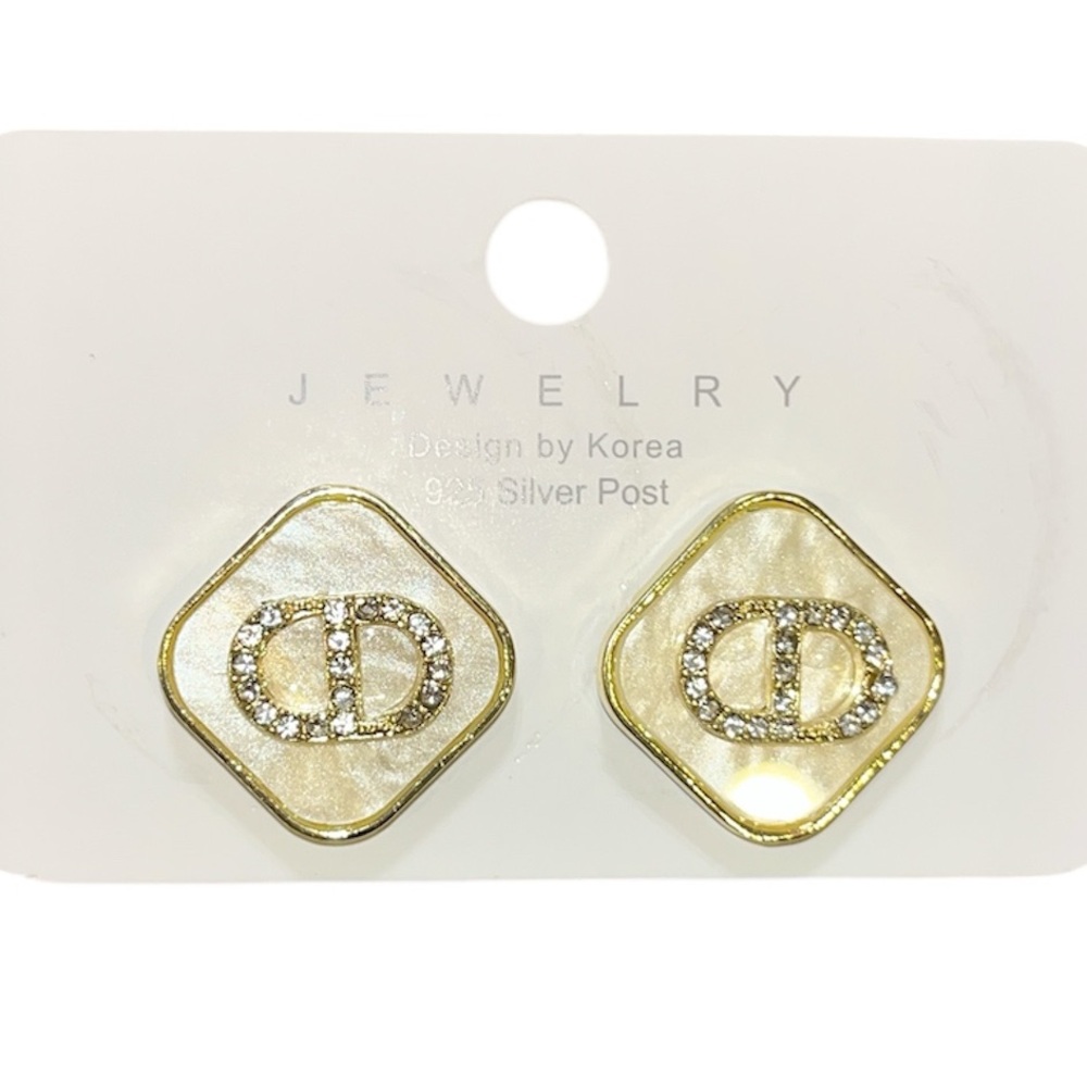 C D Fashion Earrings